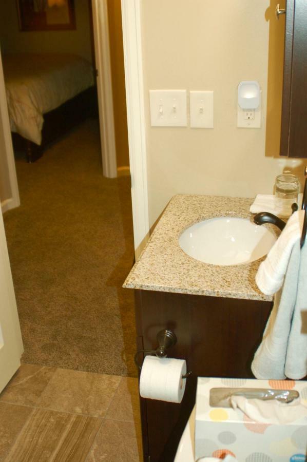 Blue Bear Den 3Br 2Ba Dtc Private Apt Hot Tub DEN Exterior foto
